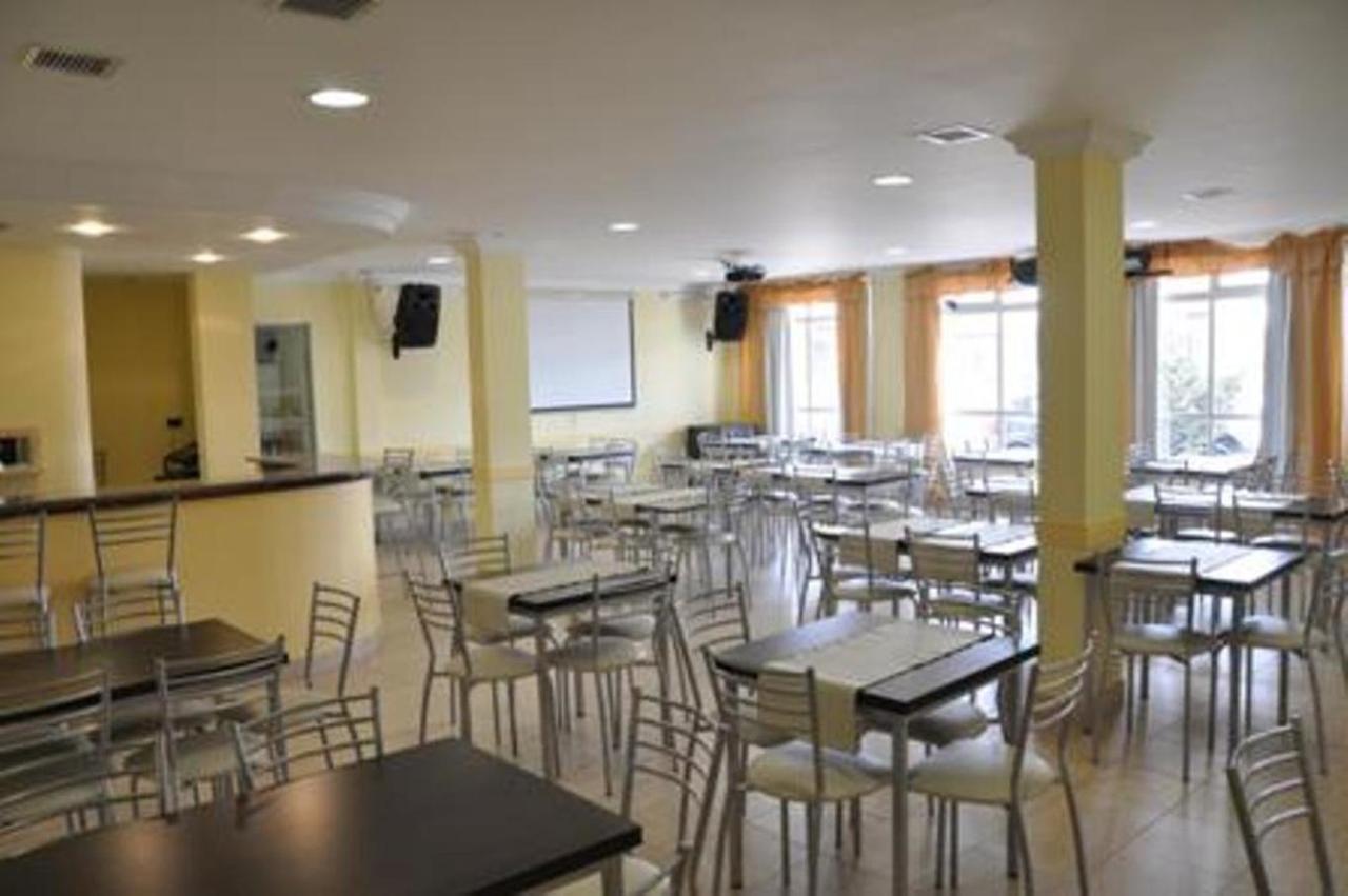 Hotel Tandil ปูแอร์โตมาดริน ภายนอก รูปภาพ