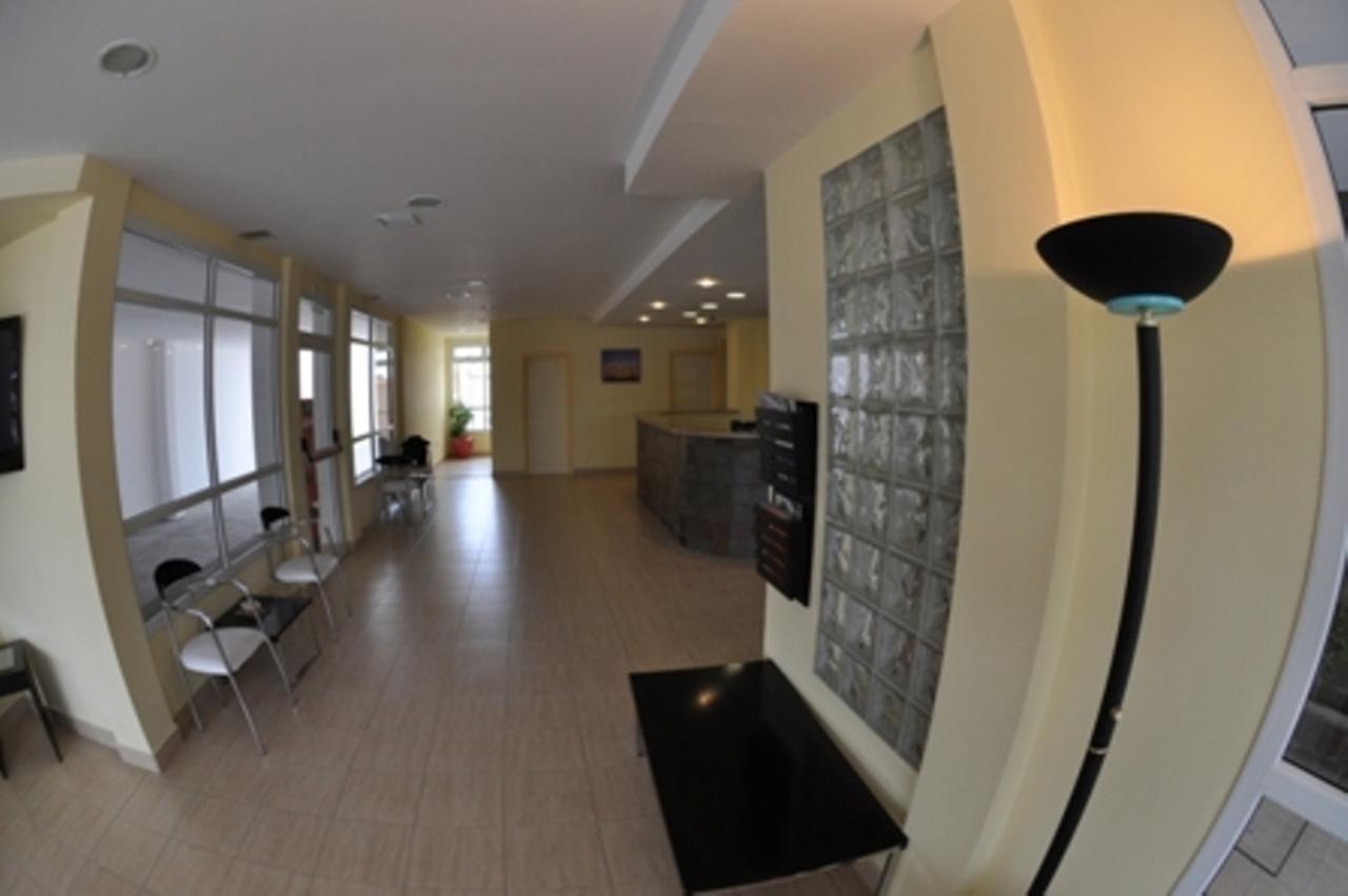 Hotel Tandil ปูแอร์โตมาดริน ภายนอก รูปภาพ