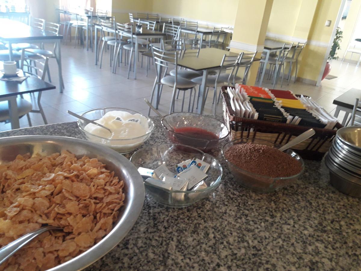 Hotel Tandil ปูแอร์โตมาดริน ภายนอก รูปภาพ