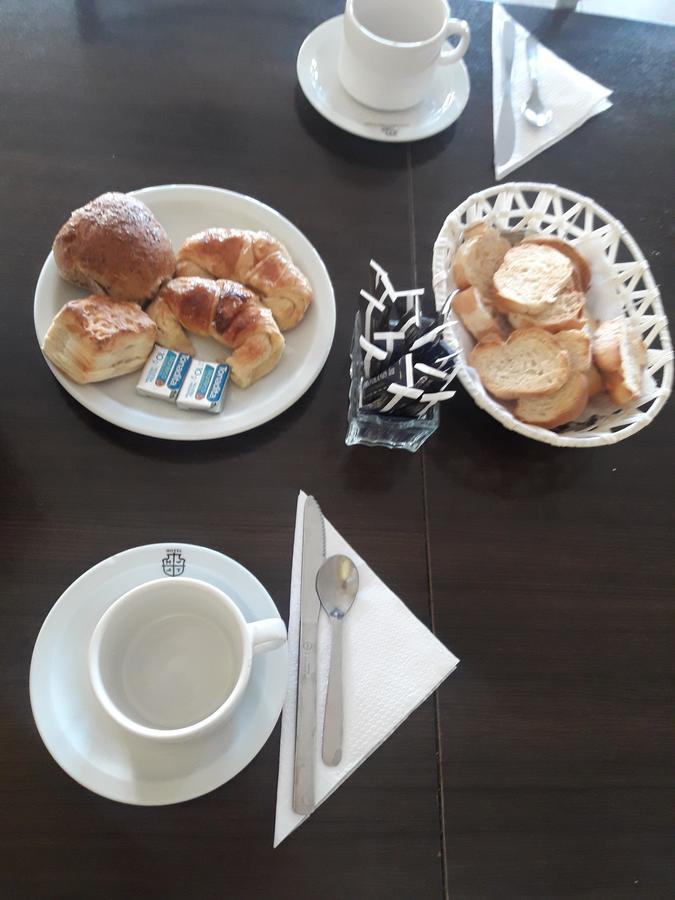 Hotel Tandil ปูแอร์โตมาดริน ภายนอก รูปภาพ